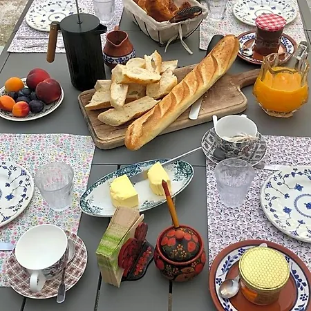Hotes De Maia D'hotes Bed and Breakfast