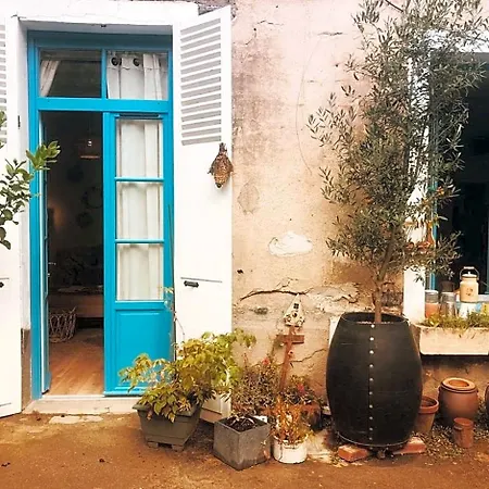 Hotes De Maia D'hotes Bed and Breakfast 3*
