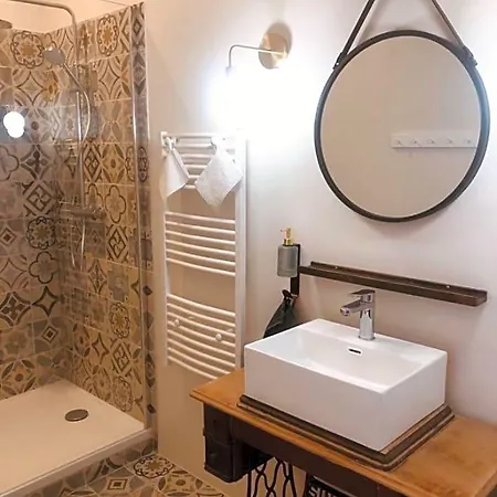 Bed and Breakfast Hotes De Maia D'hotes Moret-sur-Loing